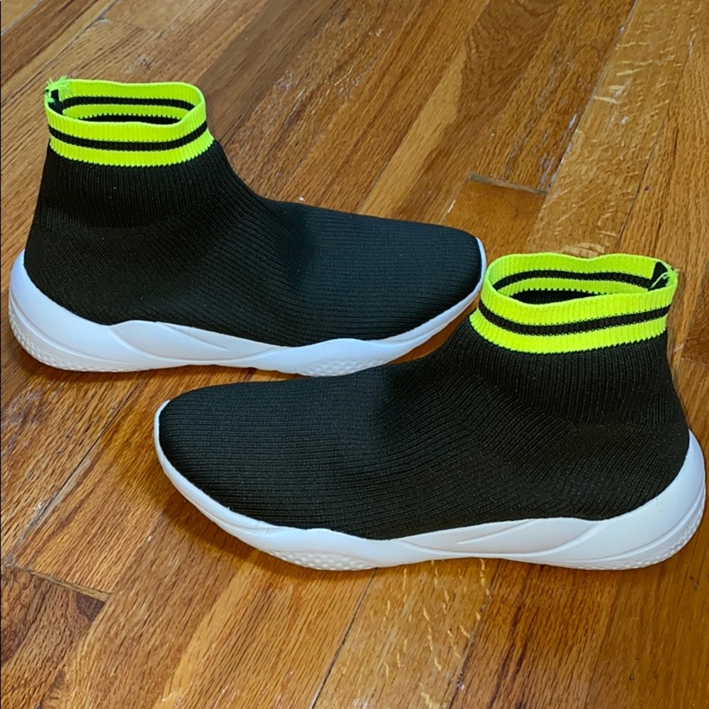 NEW 💚 Zara Sock Sneaker